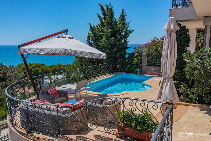 Stunning House with Sea View and Pool for Sale